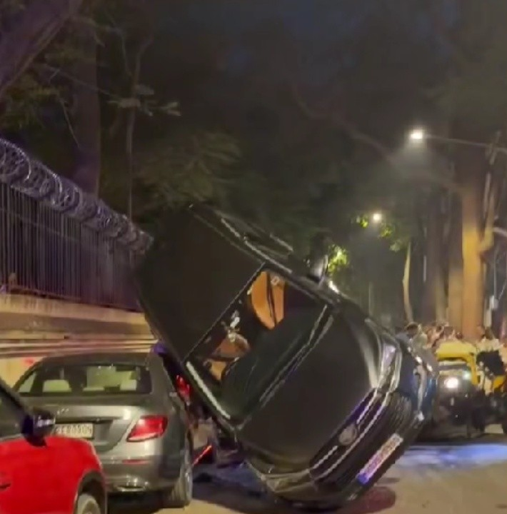 د بالیووډ نوموتی اداکار اکشی کمار له یوې ټرافیکي پېښې روغ وتلی