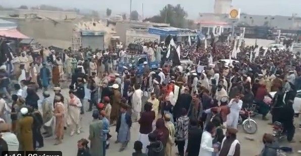 پشتون‌های وزیرستان پاکستان علیه افزایش فعالیت‌های طالبان در این منطقه، تظاهرات کردند