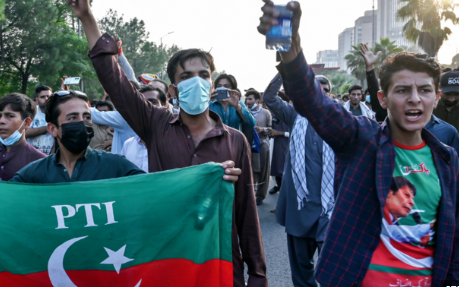 د پاکستان کورنیو چارو وزیر: اسلام اباد کې د حالت د سمولو لپاره د پلټنې عملیات روان دي