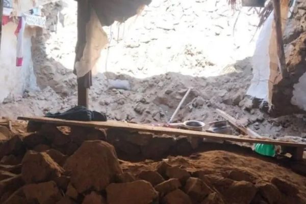 په باجوړ کې د سختو ورښتونو له کبله د یوه کور چت پرېوتو پېښه کې درې کسان مړه شوي دي