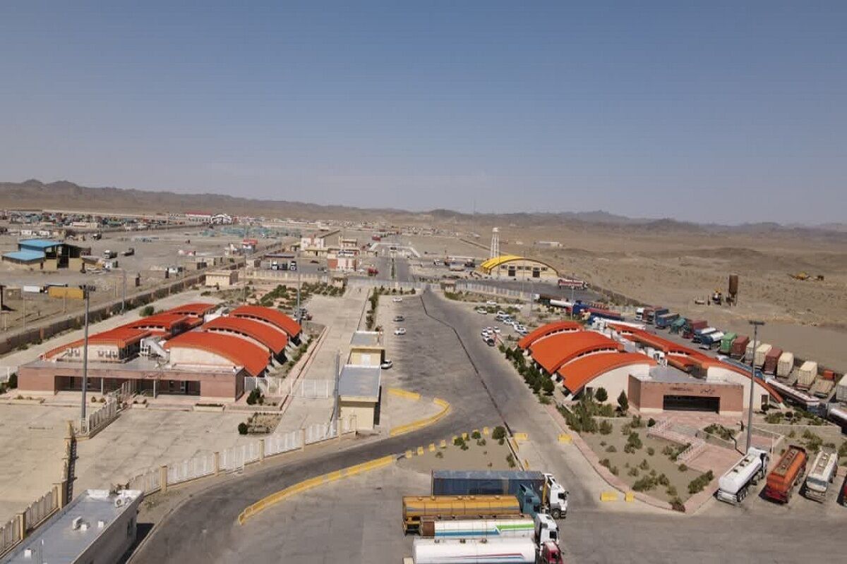 مقام ایرانی می‌گوید ترانزیت کالا از مرز ماهیرود به افغانستان هشت برابر افزایش یافته است