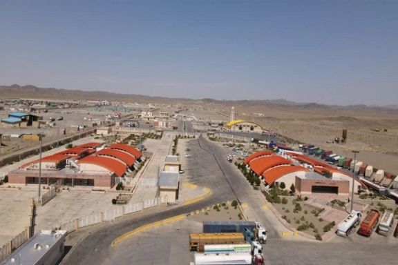 مقام ایرانی میگوید ترانزیت کالا از مرز ماهیرود به افغانستان هشت برابر افزایش یافته است