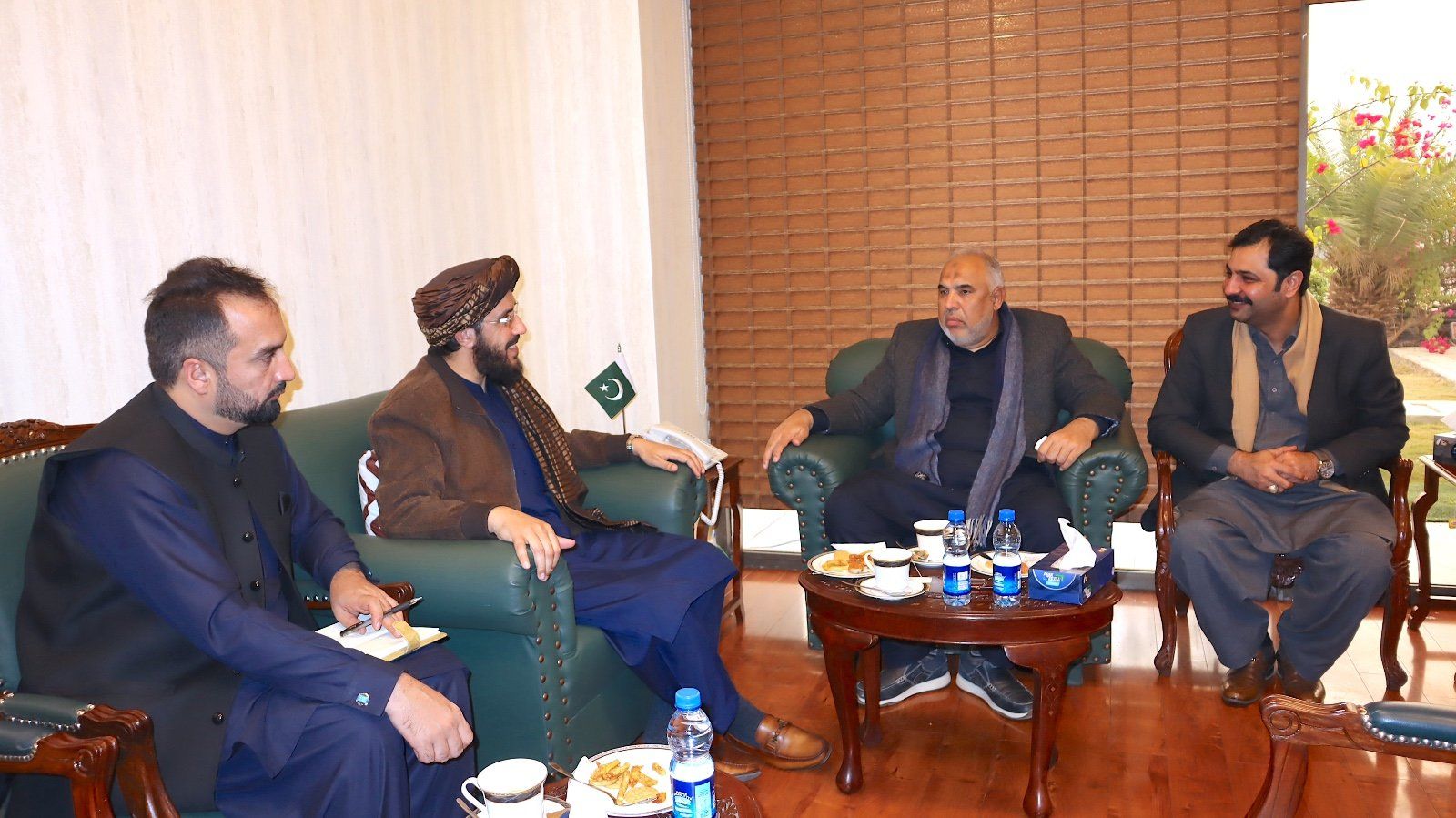 سفیر طالبان با یکی از اعضای ارشد حزب منتقد ارتش پاکستان دیدار کرد
