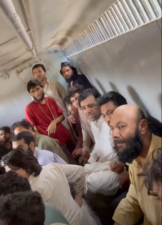 په کراچۍ کې پښتانه سیاستوال او سوداګر له تبعیضي چلند څخه شکایت کوي