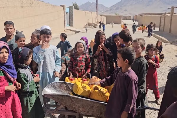 افغانستان کې د اوبو ژور ناورین؛ کورنۍ د څښاک اوبو لپاره له سختو ستونزو سره مخ دي