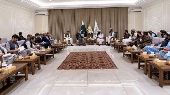 د پاکستان د کورنیو چارو وزیر له سراج الدین حقاني سره پر ټي ټي پي غږېدلی