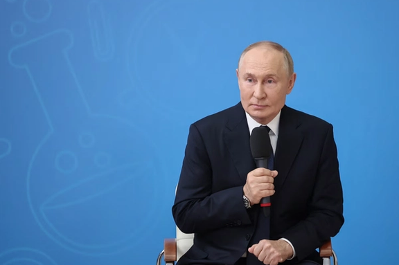 اوکرایني سیاستوالو له منګولیا غوښتي چې د سې شنبې په ورځ د پوتین د سفر پر مهال هغه ونیسي