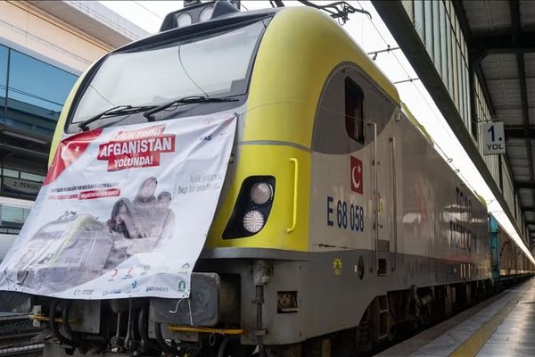 تركيا ترسل أكثر من 900 طن من المساعدات إلى متضرري زلزال أفغانستان