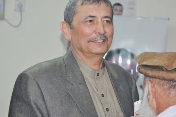 مسؤول أفغاني سابق: صبر سراج الدين حقاني نفد إزاء هبة الله أخوند زاده