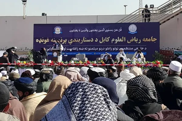 امیر خان متقي: هیڅ افغان له افغانستان څخه بهر نظامي فعالیت نه شي ترسره کولای