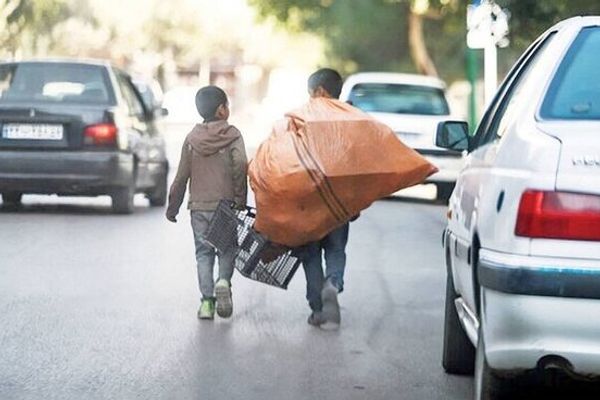 ایران: تېرکال ۲زره افغان کارګر ماشومان له خپلو کورنیو سره یو ځای له دغه هېواده و اېستل شول