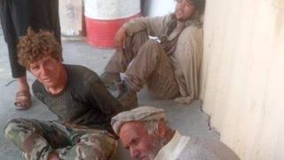 طالبان اسناد جرایم جنگی خود را نشر میکند؛ پدر و پسر پنجشیری که پس از اسارت تیرباران شدند