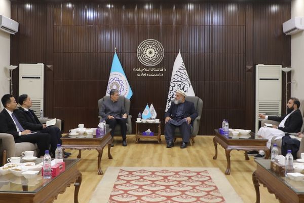 وزیر تجارت طالبان با سفیر چین درباره چالشهای سرمایهگذاران چینی گفتوگو کرد