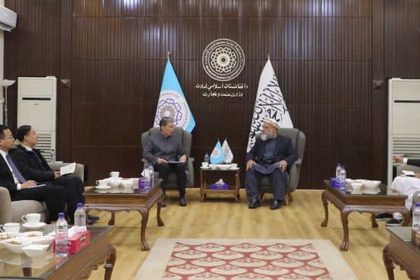 Taliban Minister, Chinese Envoy Review Obstacles For Chinese Investors