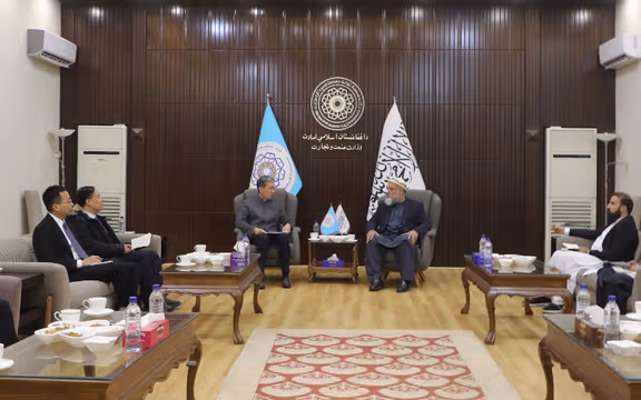 وزیر تجارت طالبان با سفیر چین درباره چالشهای سرمایهگذاران چینی گفتوگو کرد