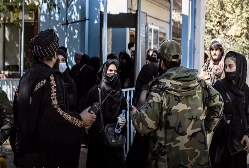 له سړکه تر زندانه؛ د امربالمعروف له‌خوا د نیول‌شوې ښځې روایت: «دا به تاسو ته یو درس شي»