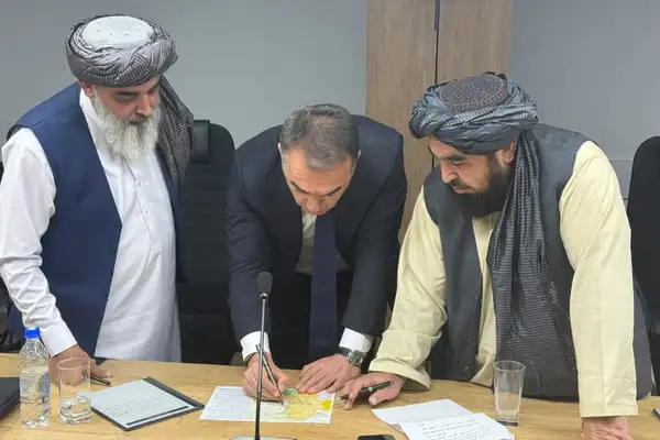طالبانو له تاجکستان سره د وارداتي برېښنا پر زیاتوالي او د لېږد د شبکو پر پراختیا خبرې کړي