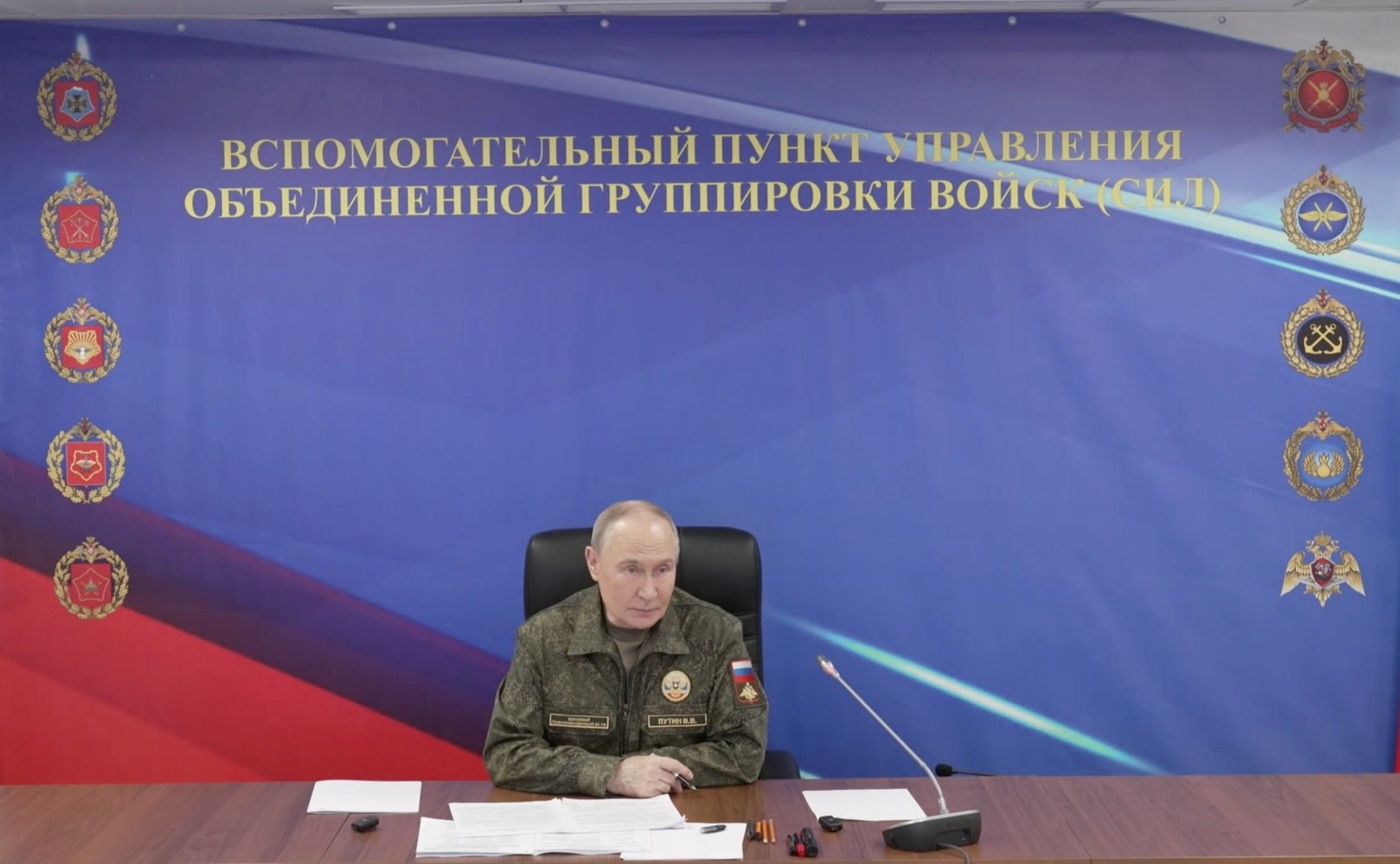 پوتین در لباس نظامی: اوکراین راه‌حل مسالمت‌آمیز نخواهد، روسیه به زور به اهداف خود می‌رسد