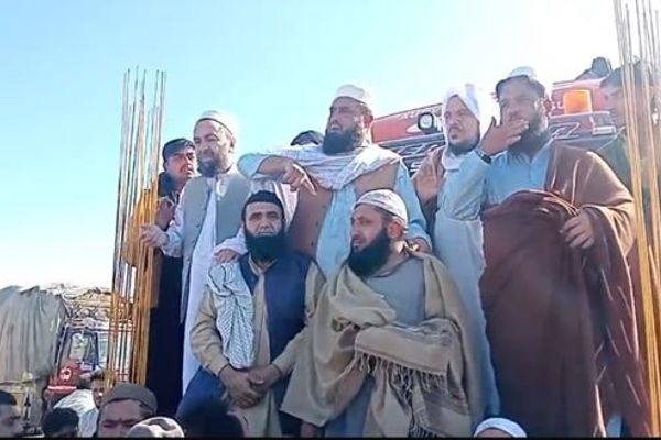 د اسانتیاوو د کمښت له امله؛ په لنډي کوتل کې افغانستان ته ستنېدونکو کډوالو لاریون کړی