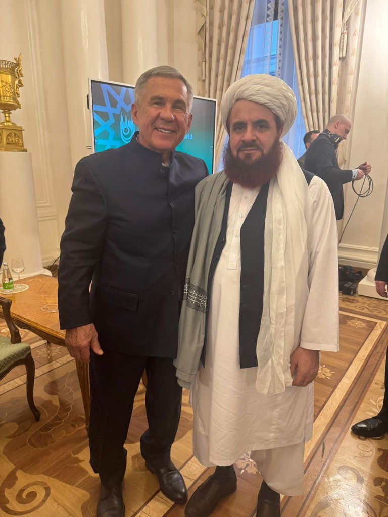 په مسکو کې طالب سفیر د «روسیې-اسلامي نړۍ ستراتیژیک» لیدلوري کنفرانس کې ګډون کړی