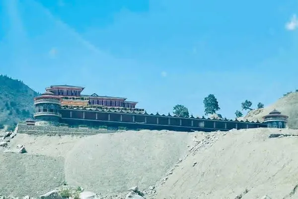 د طالبانو د خوست ځانګړې قطعې قوماندان «په ۱۲۰ میلیونه افغانۍ» ځان ته کور جوړ کړی