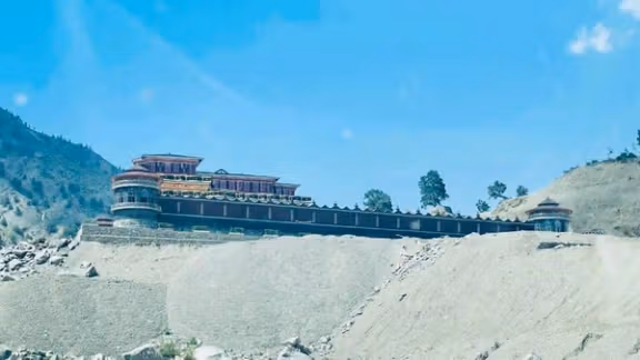 د طالبانو د خوست ځانګړې قطعې قوماندان «په ۱۲۰ میلیونه افغانۍ» ځان ته کور جوړ کړی