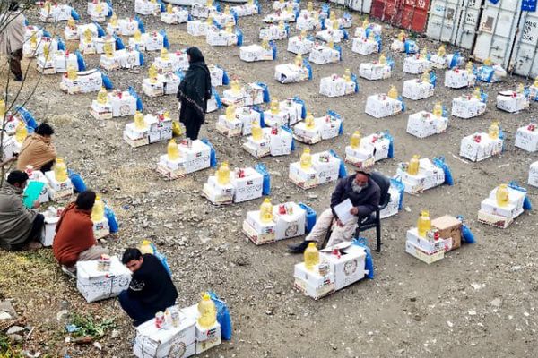 طالبان وايي په کونړ کې یې پر نږدې ۲۵۰۰ زلزلهځپلو او کډوالو کورنیو باندې مرستې وېشلي دي