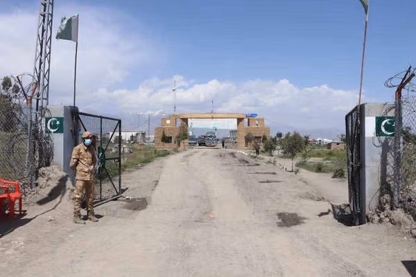 طالبان: گذرگاه خرلاچی در پکتیا برای بازگشت مهاجران از پاکستان بازگشایی میشود