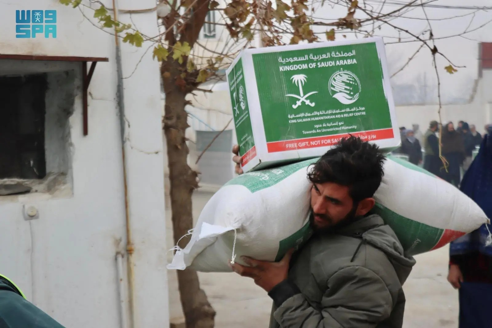 مركز الملك سلمان للإغاثة يقدّم سلال غذائية شمال أفغانستان