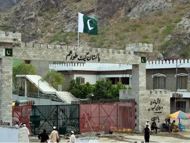 د طالبانو کورنیو چارو وزارت: د پاکستان حکومت په خپل هېواد کې د امنیت ټینګښت "توان" نه لري