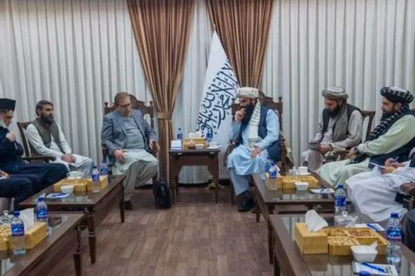 Pak Special Envoy, Taliban’s Interior Minister Discuss Ways To Improve Bilateral Relations