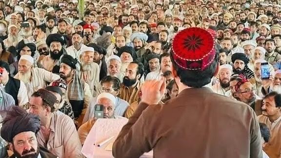 منظور پشتین: ارتش پاکستان با پشتون‌های دو طرف دیورند دشمنی دارد