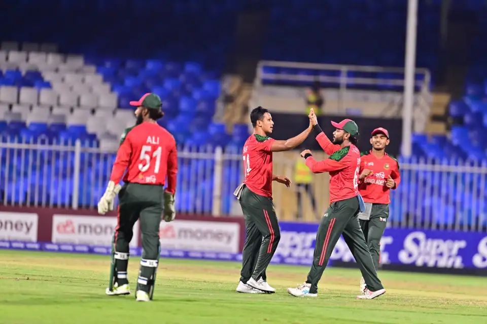 بنګله‌دېش د افغانستان کرېکټ لوبډلې ته په درېیو پرله‌پسې شل‌اوره سیالیو کې ماتې ورکړه