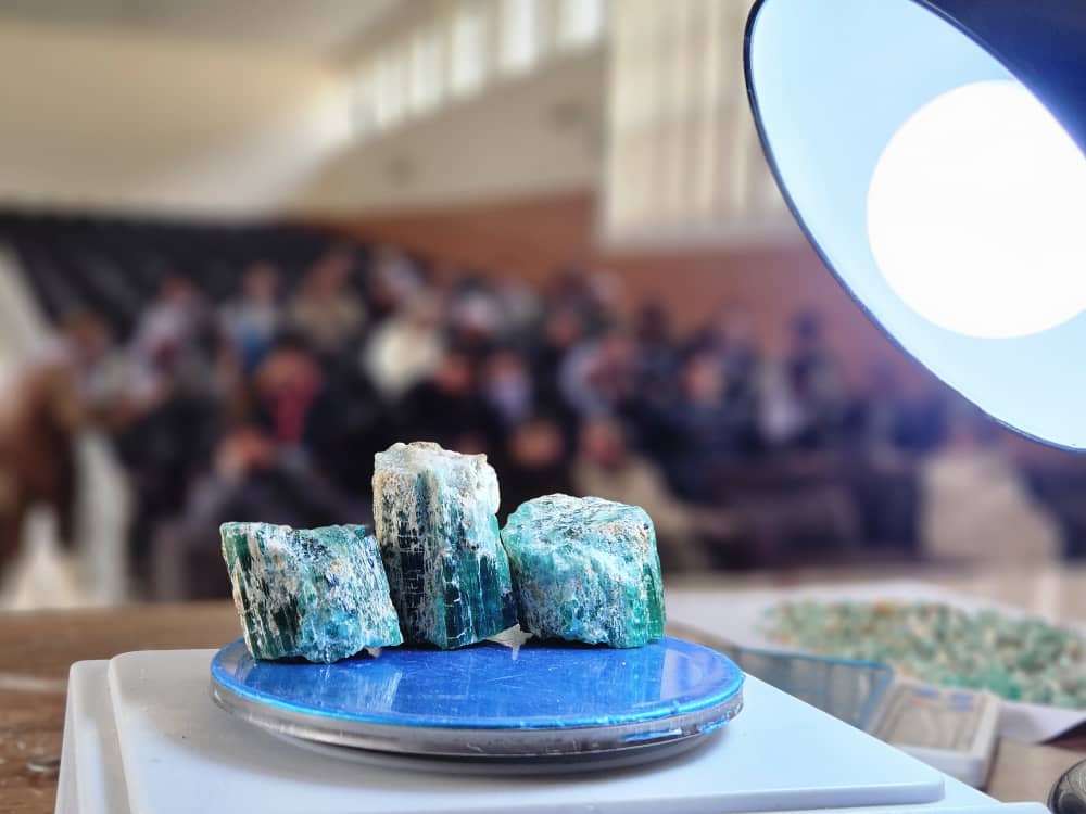 د پنجشېر څه باندې ۳۶۰۰ قیراطه زمرد په یوې داوطلبۍ کې وپلورل شول