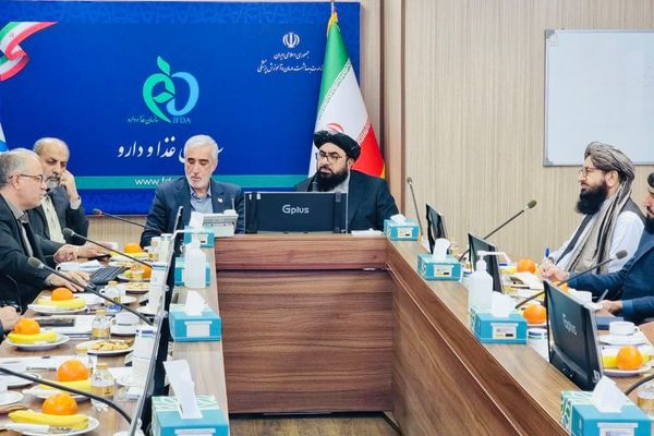 طالبانو له ایراني چارواکو سره د خوړو او درملو د وارداتو بهیر د اسانهکولو په اړه خبرې وکړې