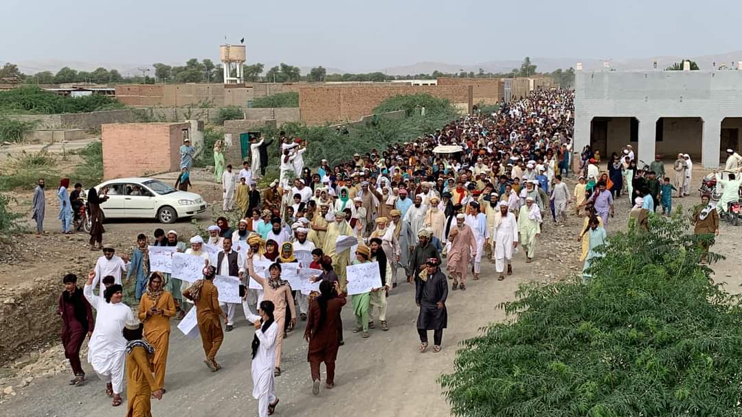 د بنو لاریونوال: د پاکستان پوځ په عملیاتو کې زموږ کورنۍ ځوروي او لارې یې تړلې دي