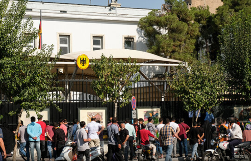 د جرمني د بهرنیو چارو وزارت: تهران کې د افغانانو د ویزې طی کېدو وخت ۱۲ میاشتو ته لوړ شوی