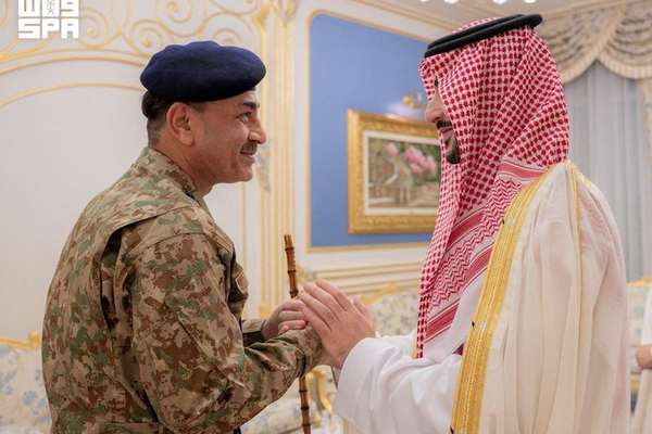 رویټرز: د پاکستان حکومت د پارلمان له تایید پرته سعودي عربستان ته نور پوځیان لېږي
