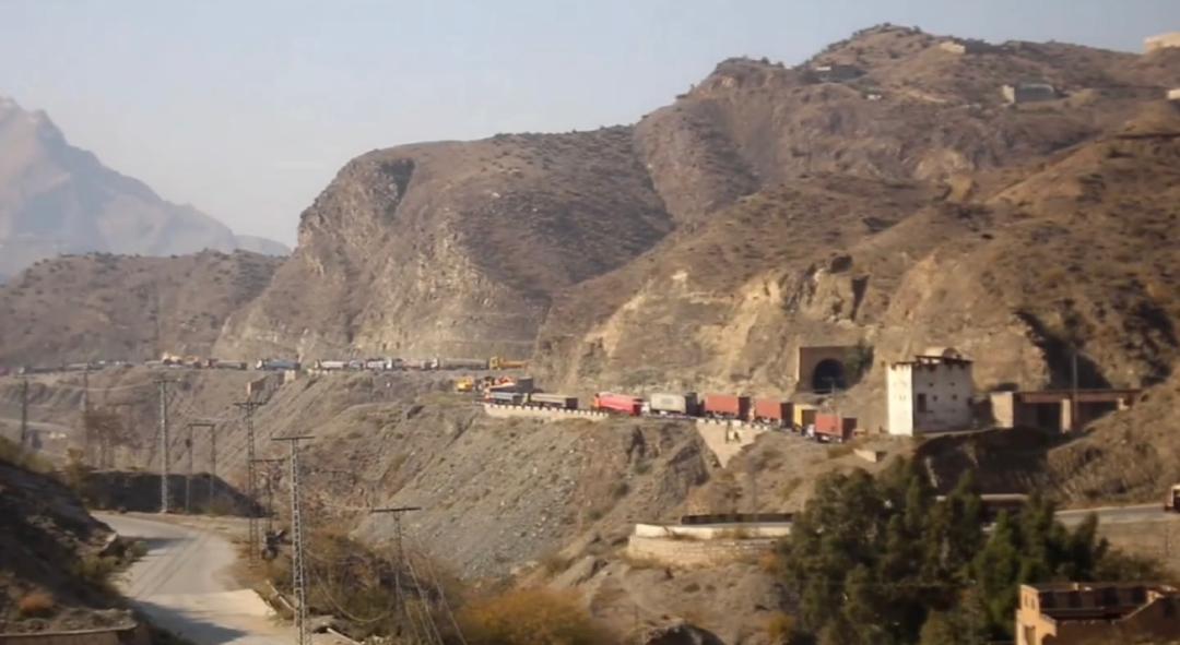 پر ډیورند کرښې د لارو د بندېدو ۴۸مه ورځ؛ لا یې هم برخلیک نه‌دی مشخص شوی