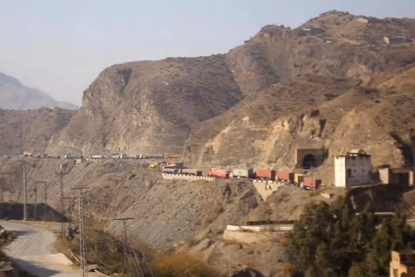 پر ډیورند کرښې د لارو د بندېدو ۴۸مه ورځ؛ لا یې هم برخلیک نهدی مشخص شوی