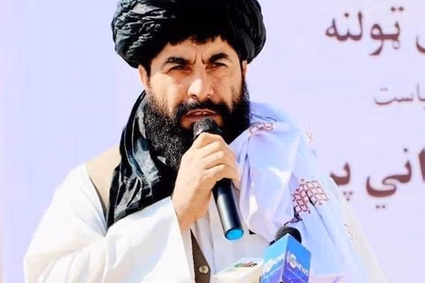 والی طالبان منتقدان را به محاکمه نظامی تهدید کرد