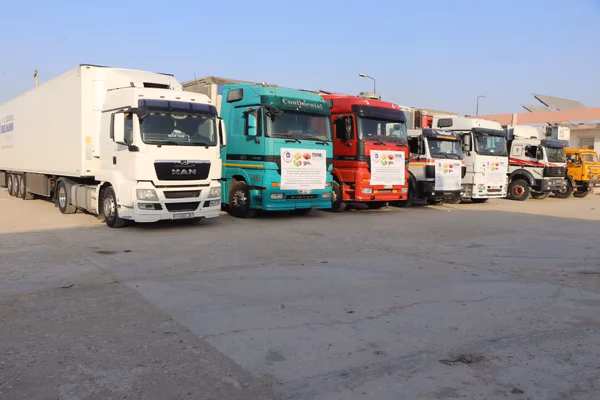 طالبان وايي چې له بلخ نه ازبکستان ته ۵۰۰ ټُنه تازه مېوه لېږدول شوې