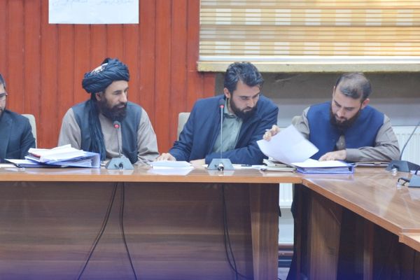 طالبانو د امو سیند نفتي حوزې د ۱۸۰۰۰ ټنه اومو نفتو د داوطلبۍ ګټونکی اعلان کړ