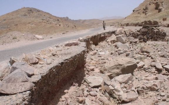 ځايي اوسېدونکي د روزګان ـ کندهار سړک له خرابوالي شکایت کوي