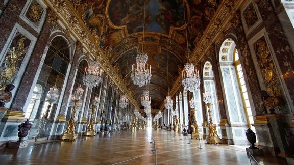 کاخ ورسای فرانسه در پی تهدید بمبگذاری برای هشتمین بار تخلیه شد