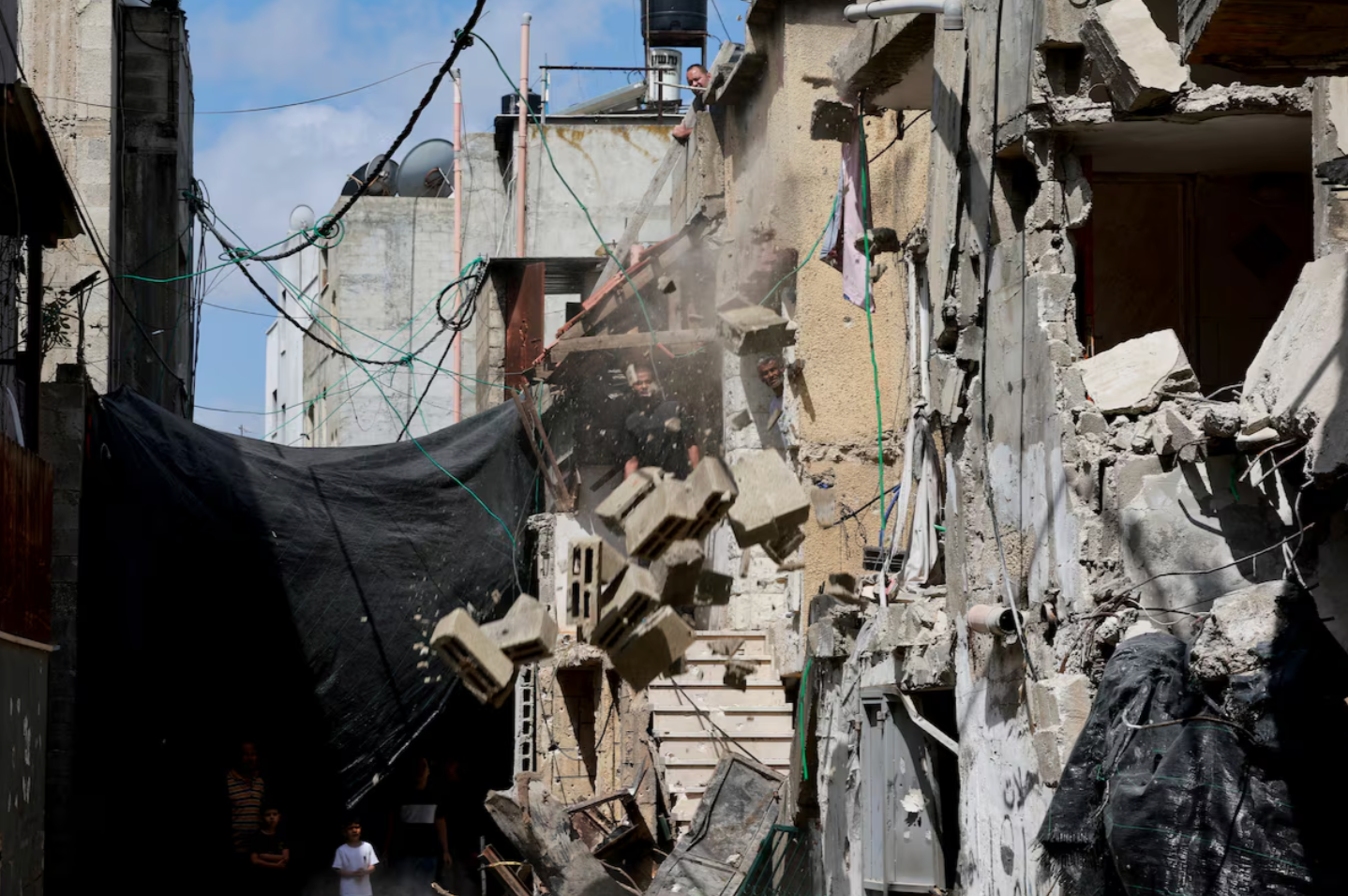 د غزې کړکېچ؛ په لويديځه غاړه کې د تاوتريخوالي له امله تر ١٤ زيات فلسطينيان وژل شوي دي