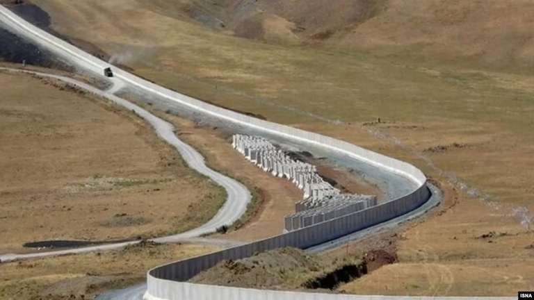 طالبان تعتقل 19 أفغانياً أثناء محاولتهم عبور الحدود إلى إيران بطريقة غير قانونية