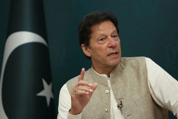 عمران خان به نمایندگان حزبش دستور داد از کمیتههای پارلمان استعفا دهند