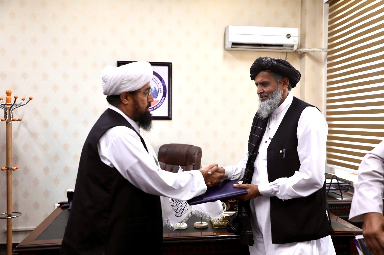 طالبانو په هرات کې د ۱۰،۲ میلیونه امریکايي ډالرو په ارزښت د مالګې د استخراج تړون لاسلیک کړ