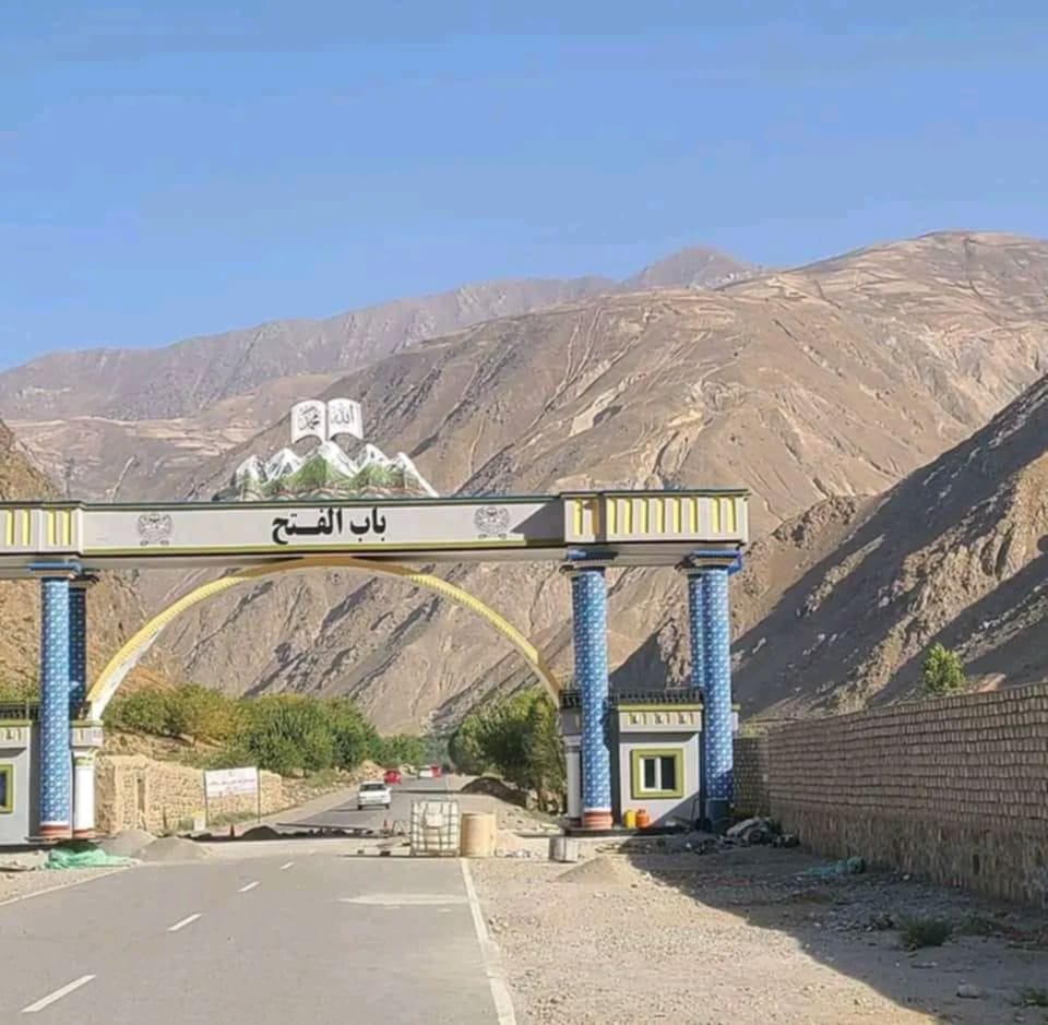 طالبان چهار سرباز حکومت پیشین را در فیض‌آباد بازداشت کرد